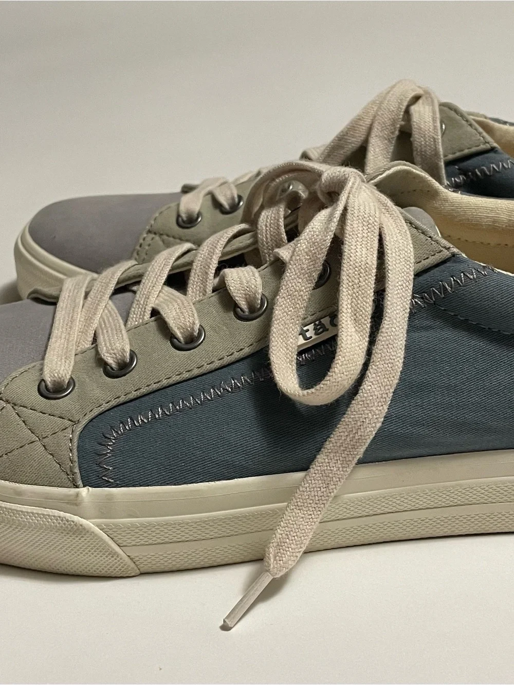 Taos Casual Men's Gray and Tan Low-Top Sneakers Size 10